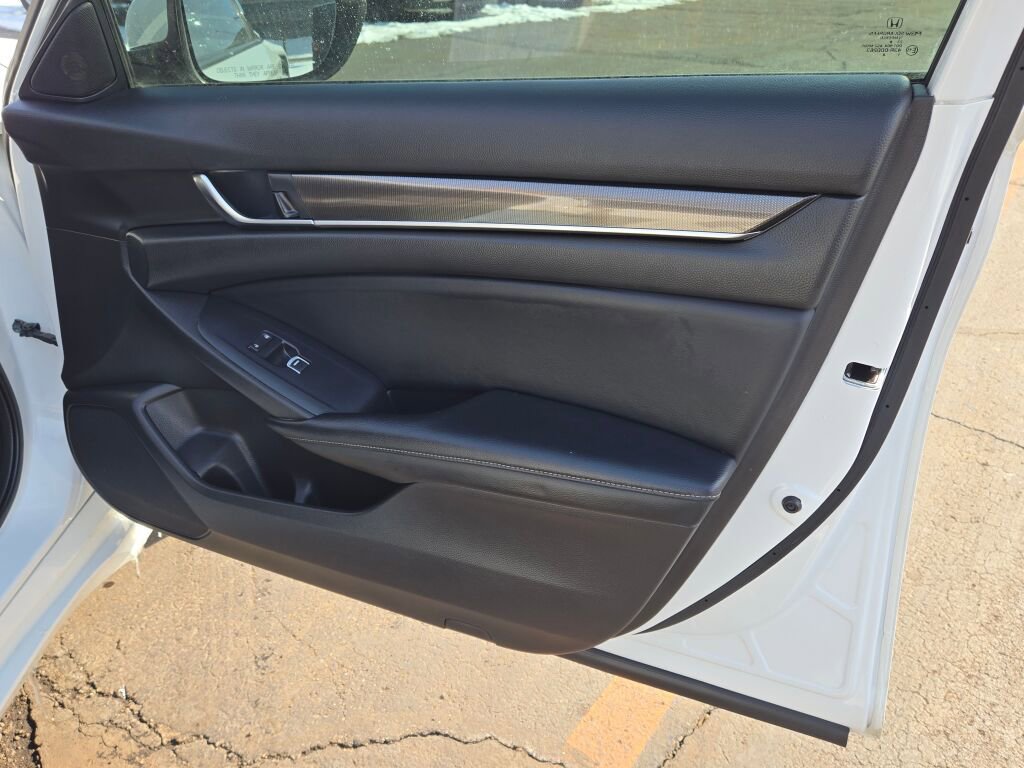 Used 2018 Honda Accord Sport image 6