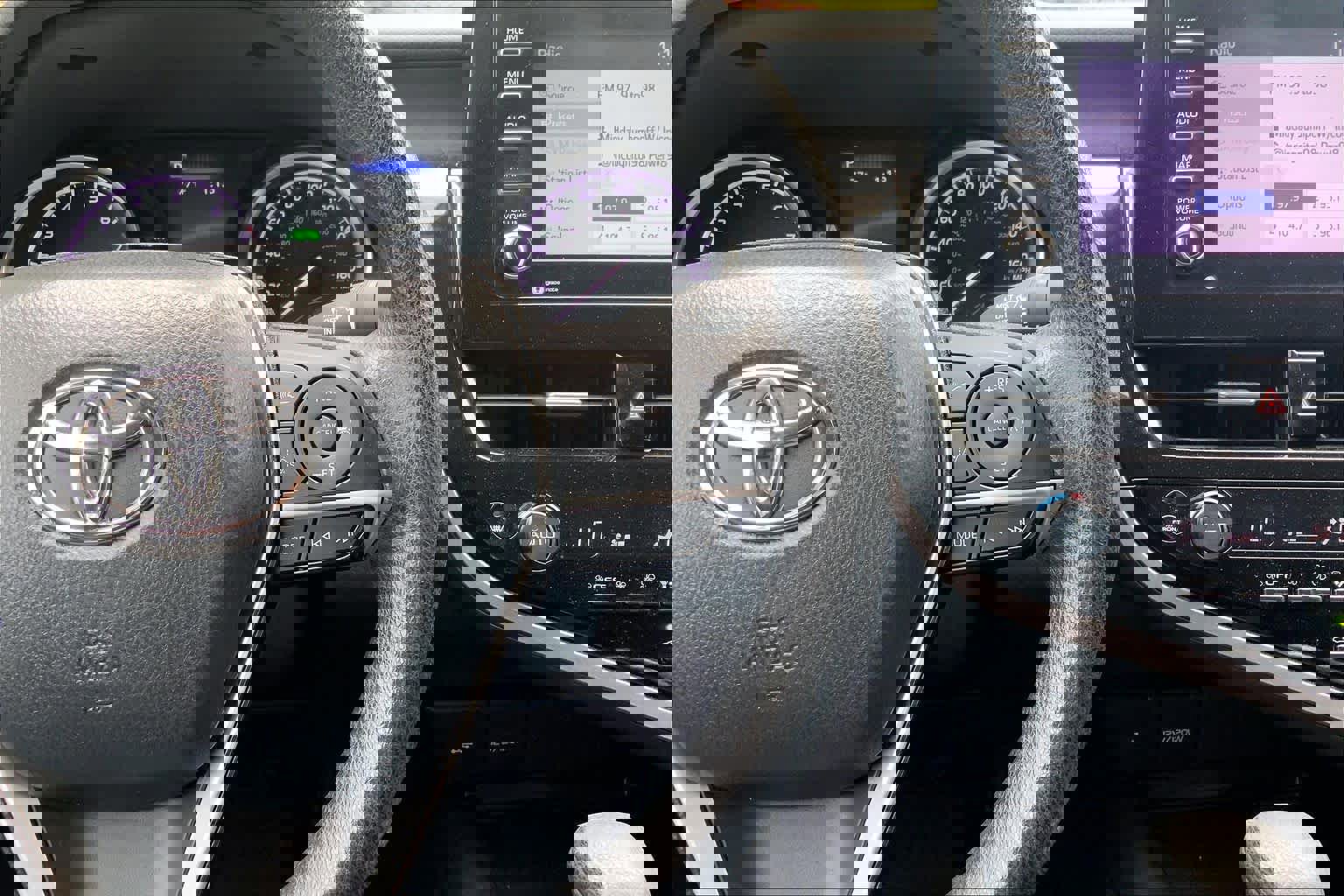 Used 2024 Toyota Camry LE w/ Convenience Package image 25