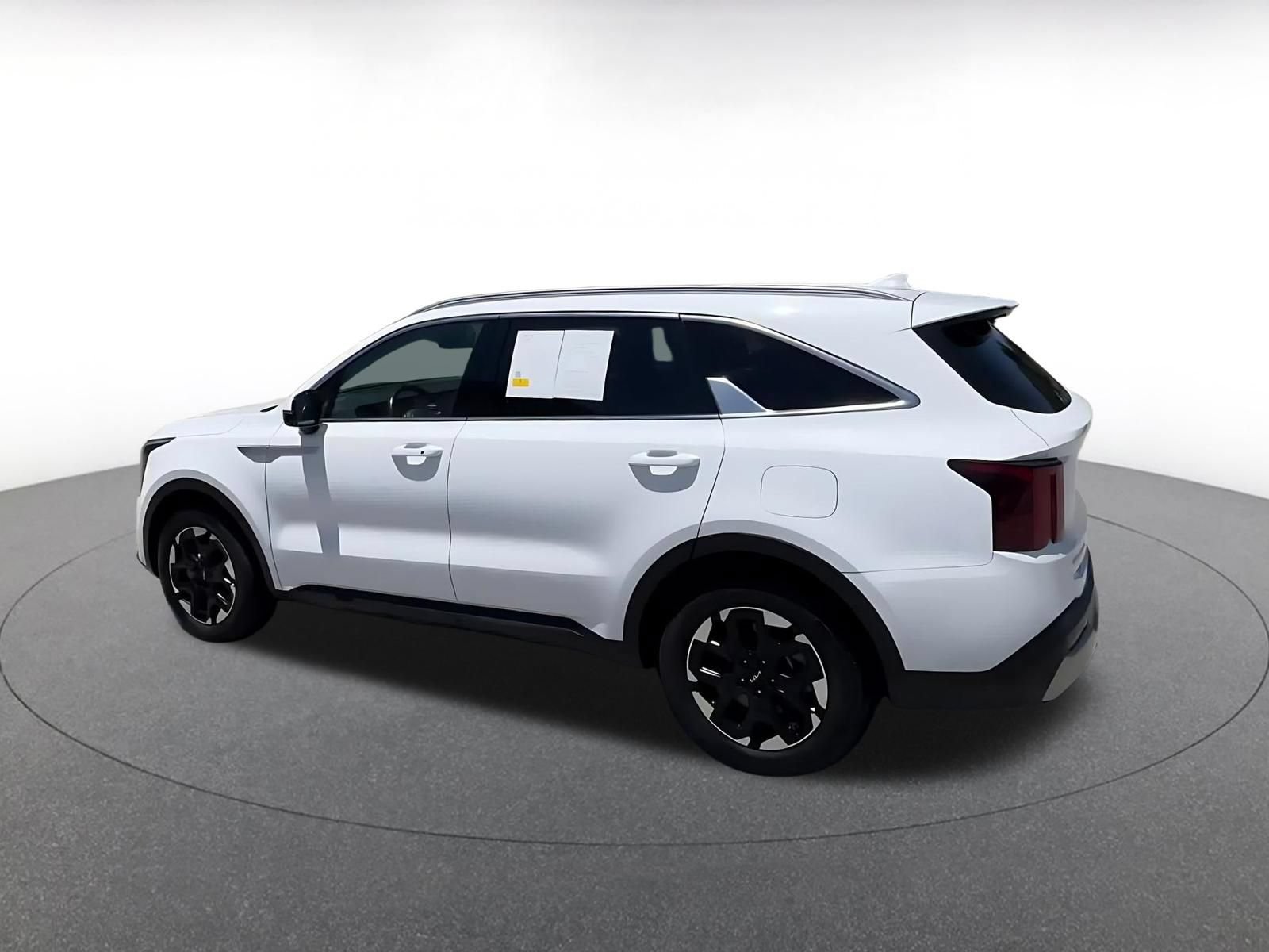 Used 2024 Kia Sorento S FWD image 9
