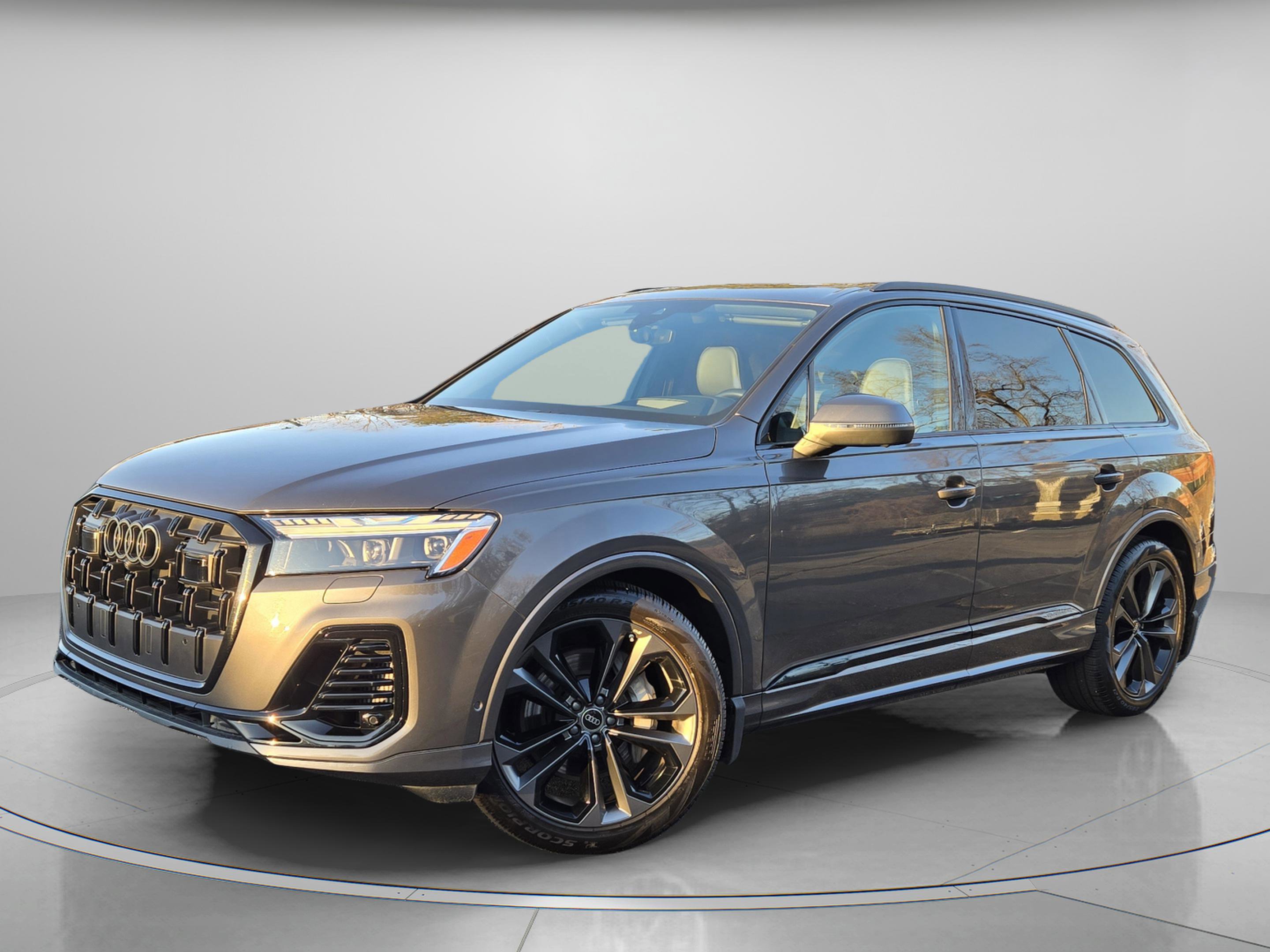 Used 2025 Audi Q7 3.0T Prestige w/ Prestige Package image 2