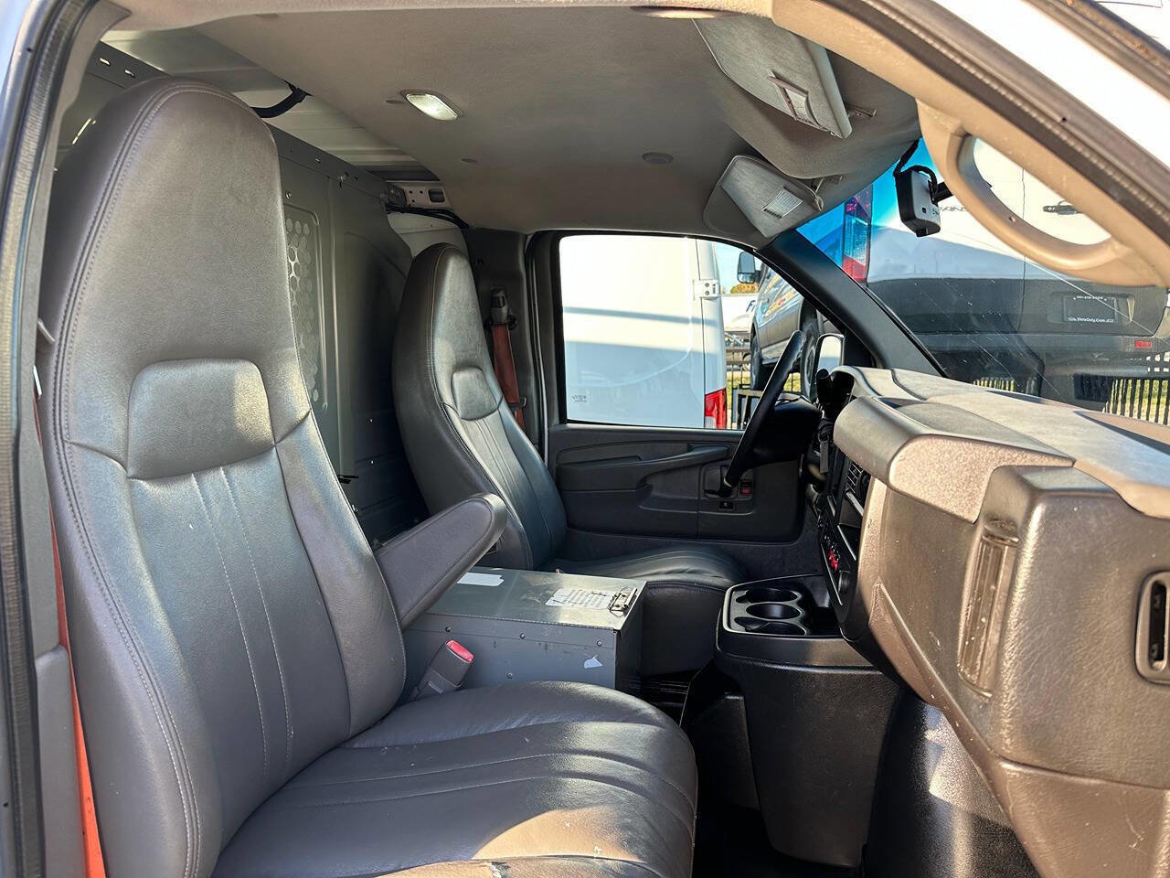 Used 2014 Chevrolet Express 2500 image 9