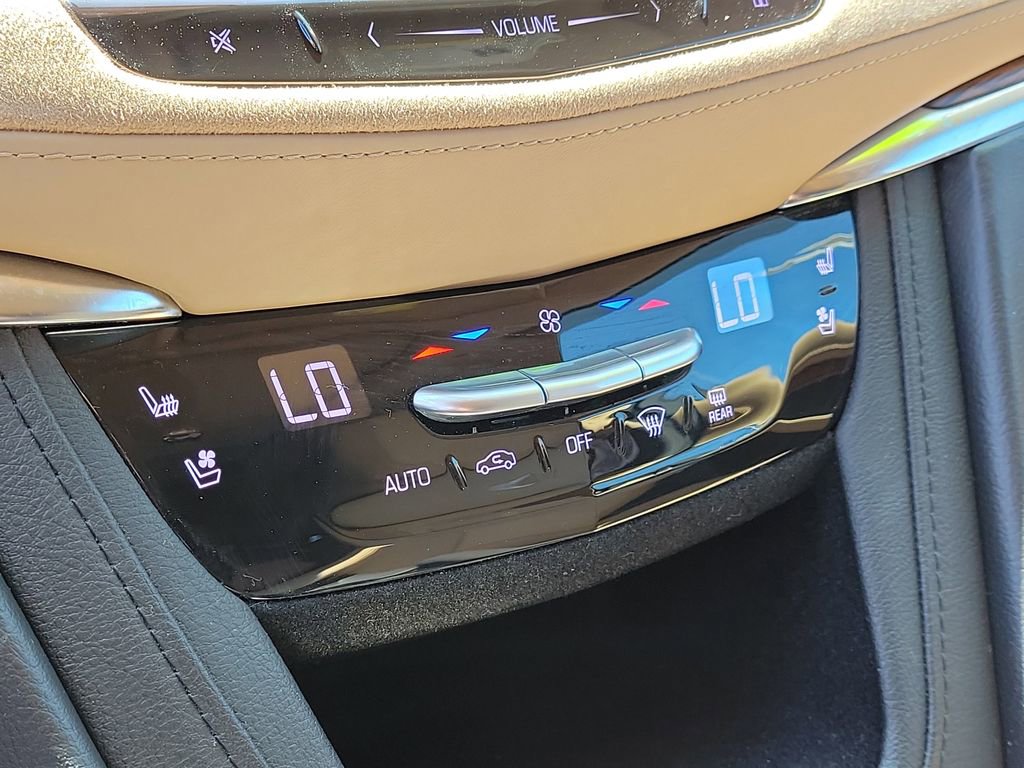 Used 2017 Cadillac XT5 Platinum w/ Driver Assist Package image 27