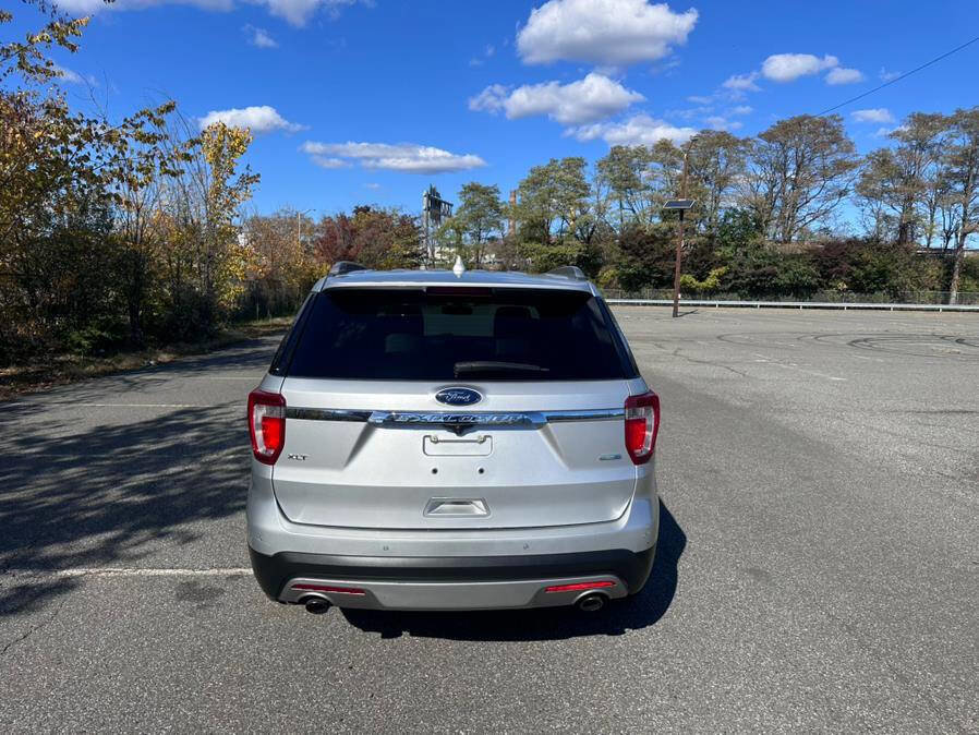 Used 2016 Ford Explorer XLT w/ Equipment Group 202A image 7