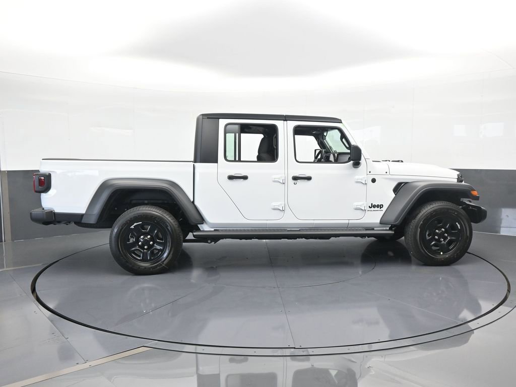 Used 2025 Jeep Gladiator Sport image 7
