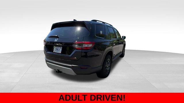 Used 2025 Honda Pilot TrailSport image 3