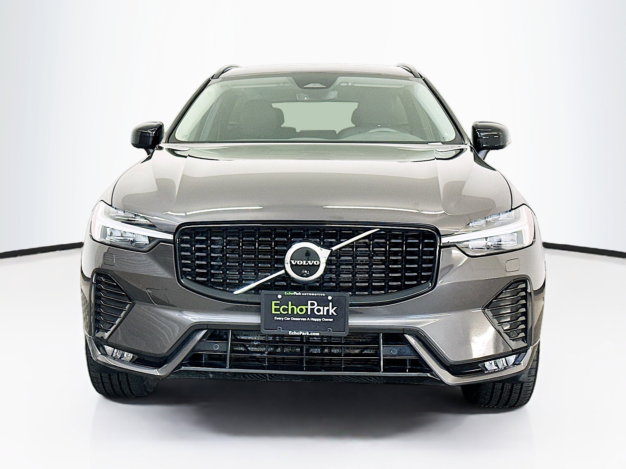 Used 2023 Volvo XC60 B5 Plus w/ Climate Package image 2