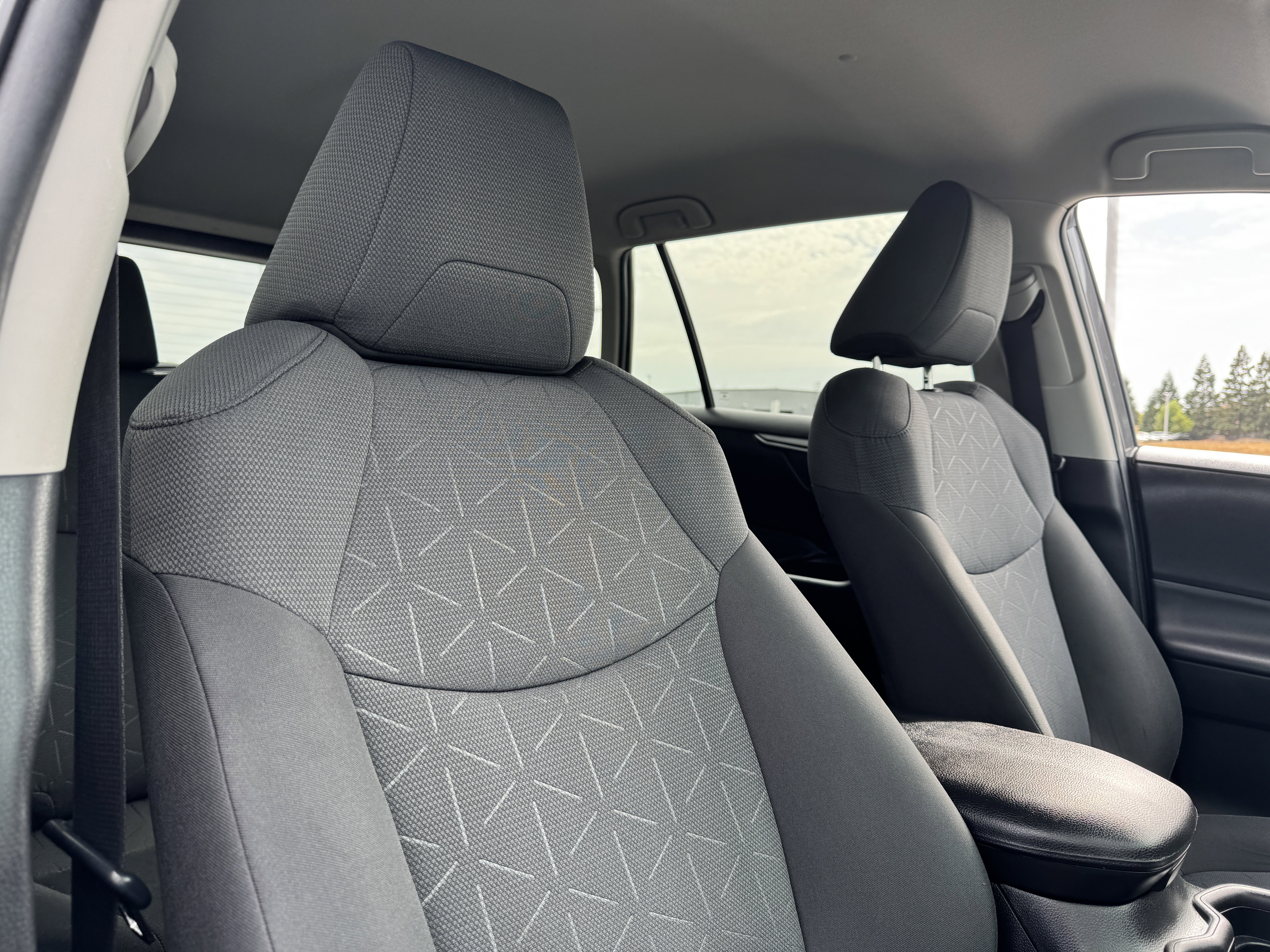 Used 2021 Toyota RAV4 XLE image 23