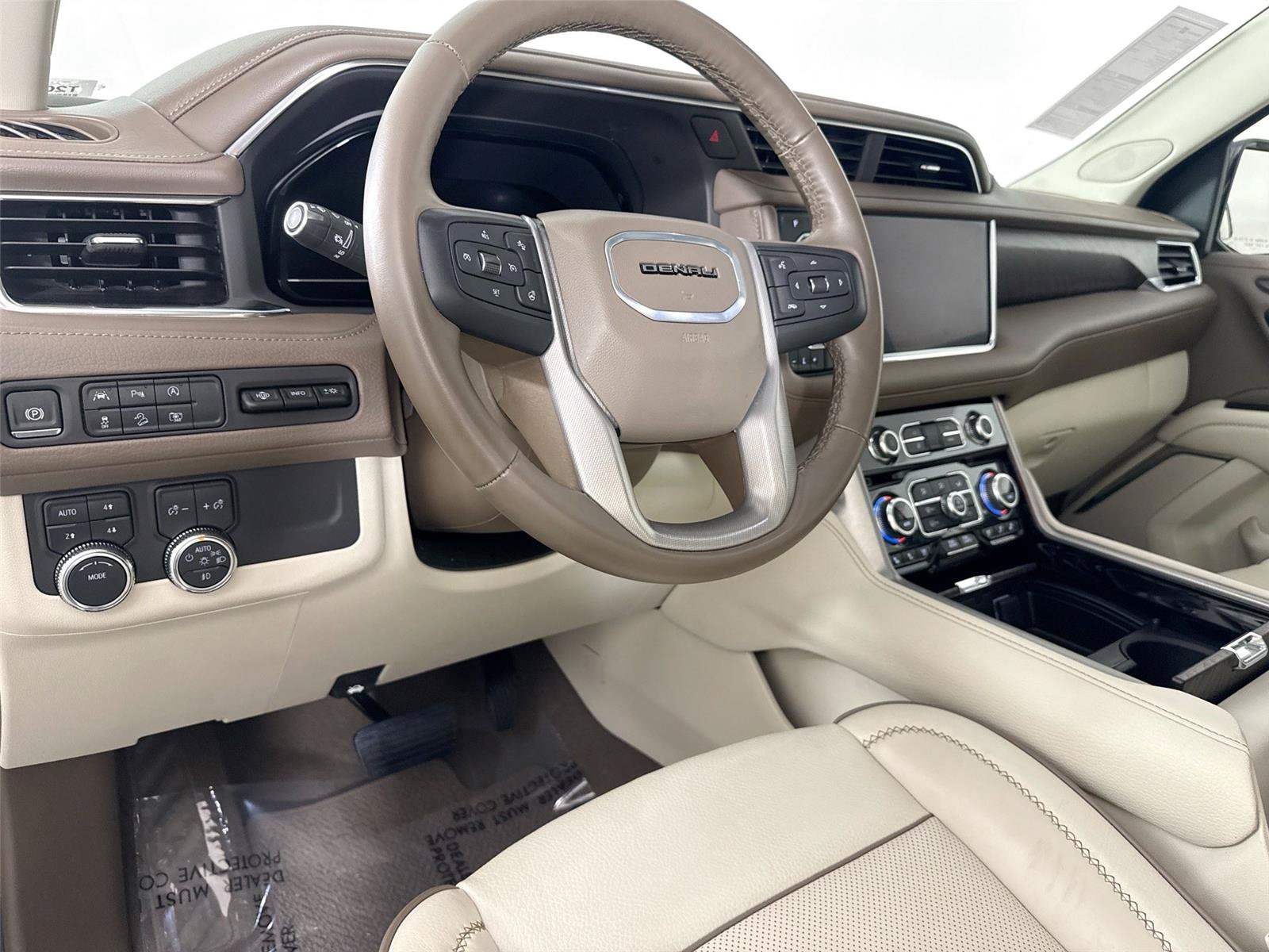 Used 2024 GMC Yukon Denali AWD/4WD image 4