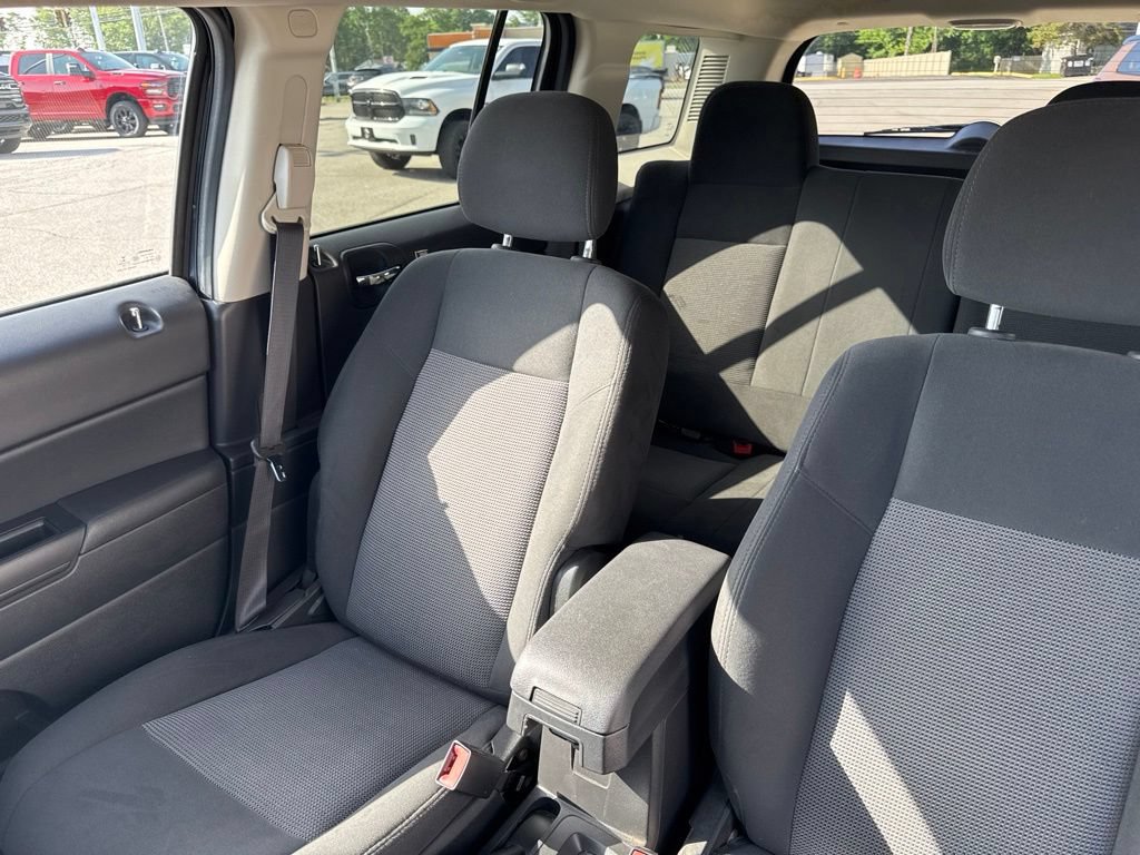 Used 2014 Jeep Patriot Latitude AWD/4WD image 36
