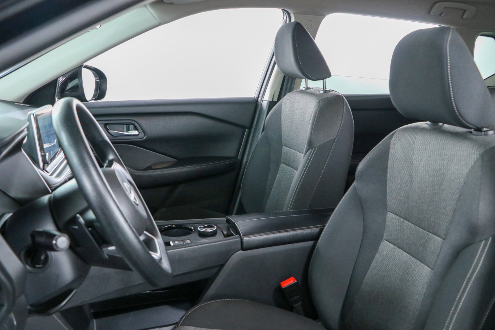 Used 2024 Nissan Rogue SV AWD/4WD image 23