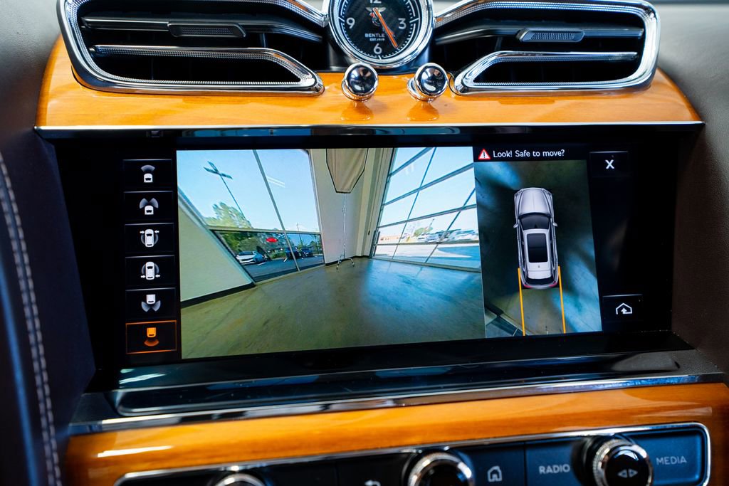 Used 2021 Bentley Bentayga image 46