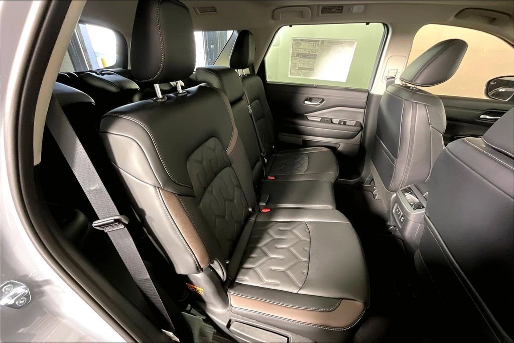 New 2026 Nissan Pathfinder Platinum w/ Cargo Package image 22