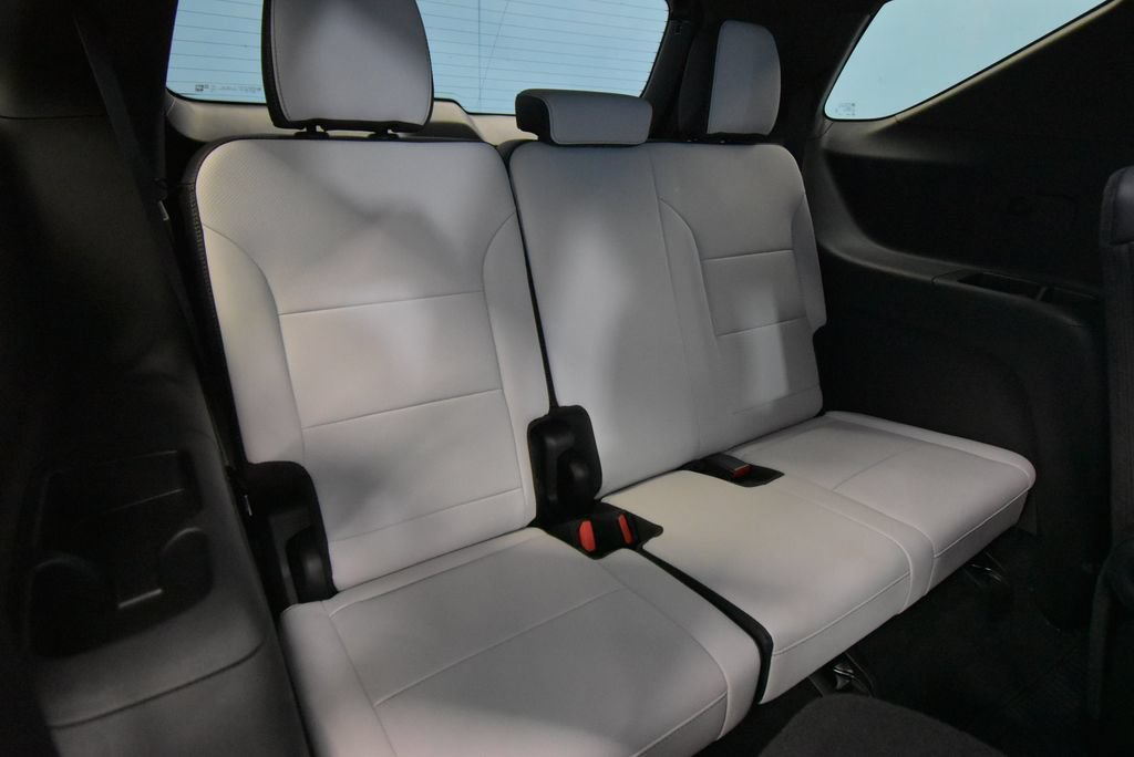 Used 2026 Chevrolet Traverse High Country w/ LPO, Floor Liner Package FWD image 27