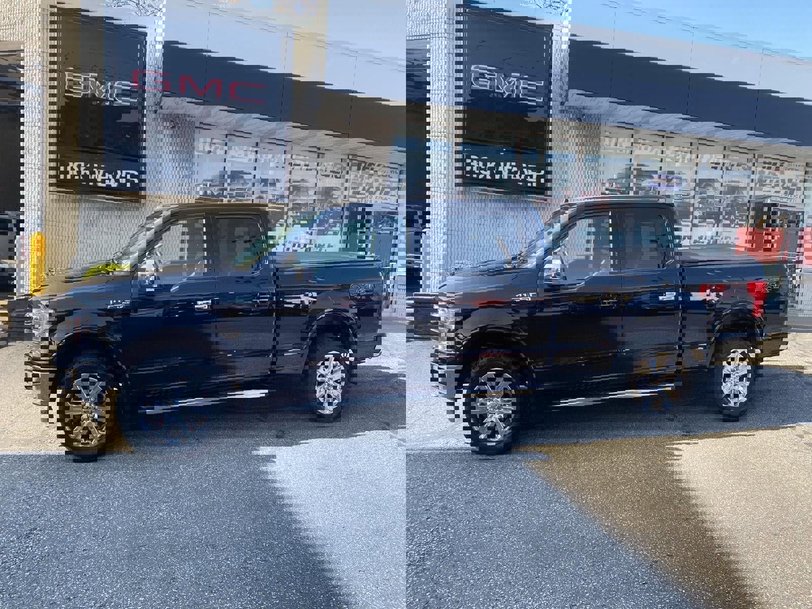 Used 2020 Ford F150 Lariat w/ Equipment Group 502A Luxury AWD/4WD image 4