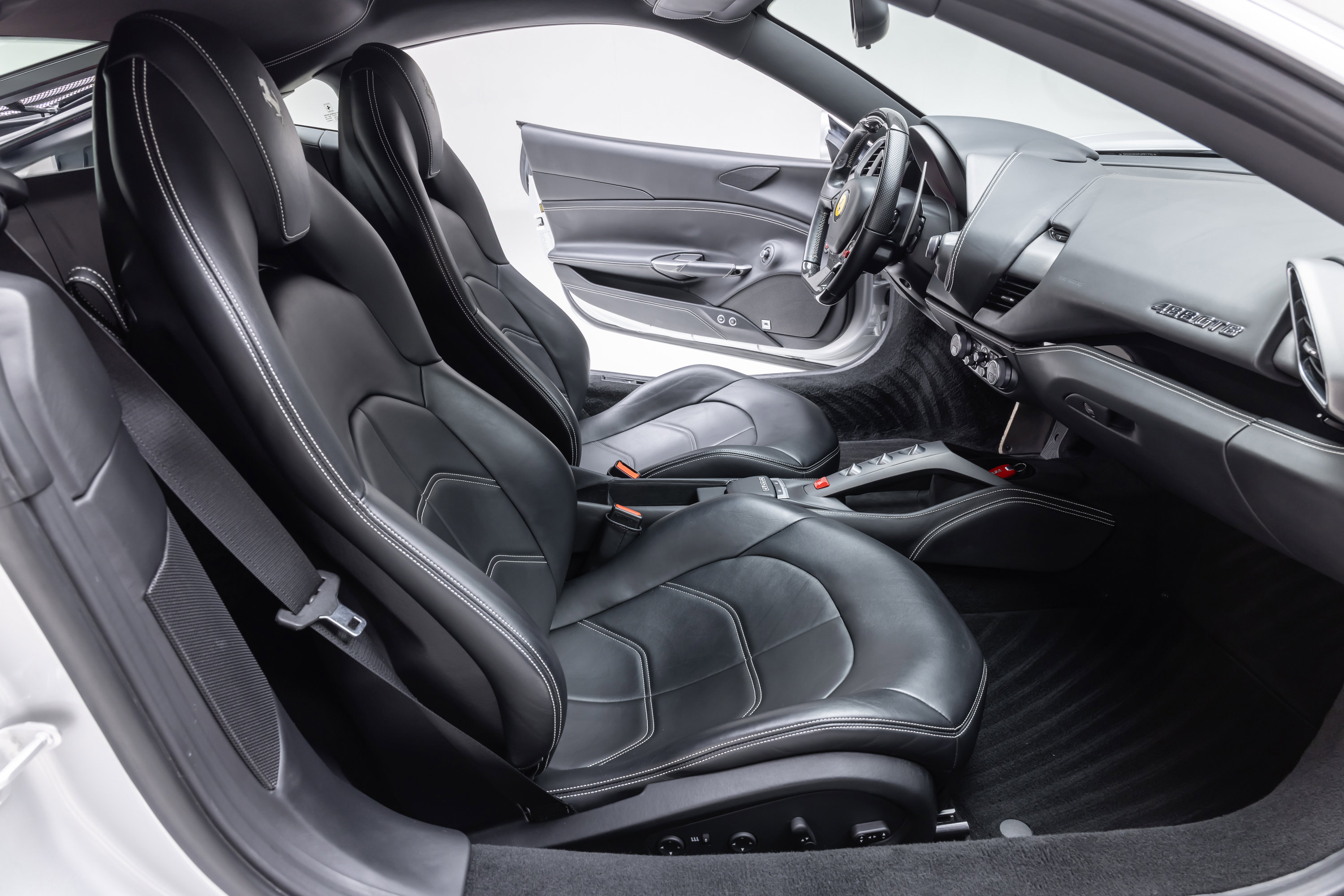 Certified 2018 Ferrari 488 GTB RWD image 40