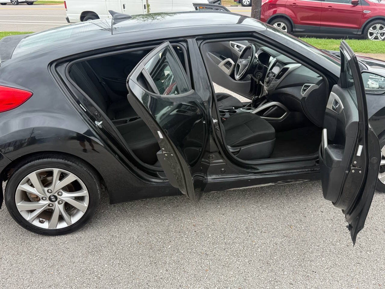 Used 2017 Hyundai Veloster FWD image 11