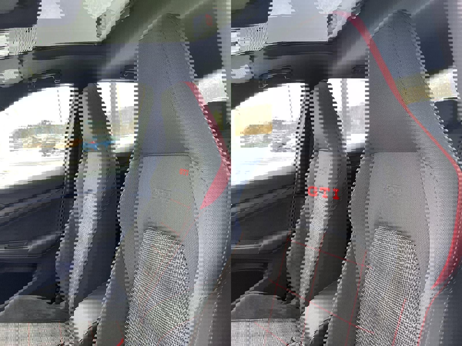 Used 2024 Volkswagen GTI SE image 9