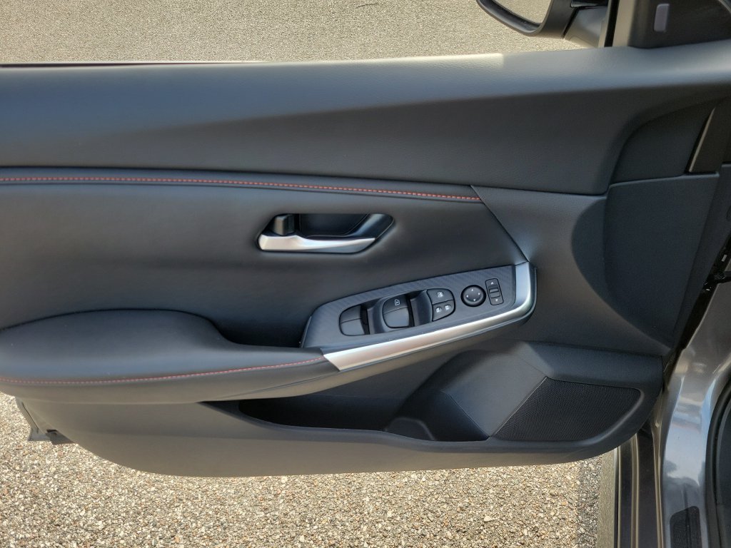 Certified 2025 Nissan Sentra SR FWD image 13