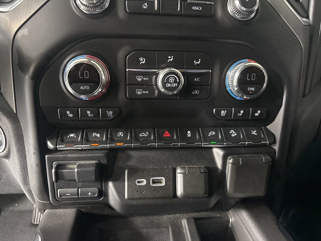 Used 2021 GMC Sierra 1500 Denali w/ Denali Ultimate Package AWD/4WD image 17