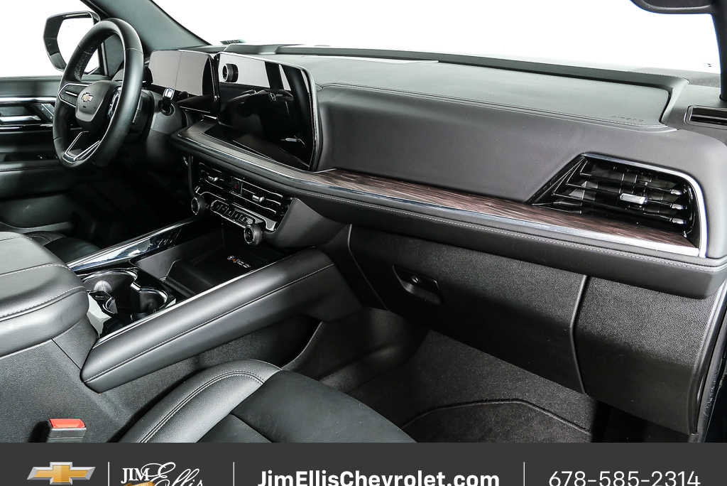 Used 2025 Chevrolet Suburban LT AWD/4WD image 22