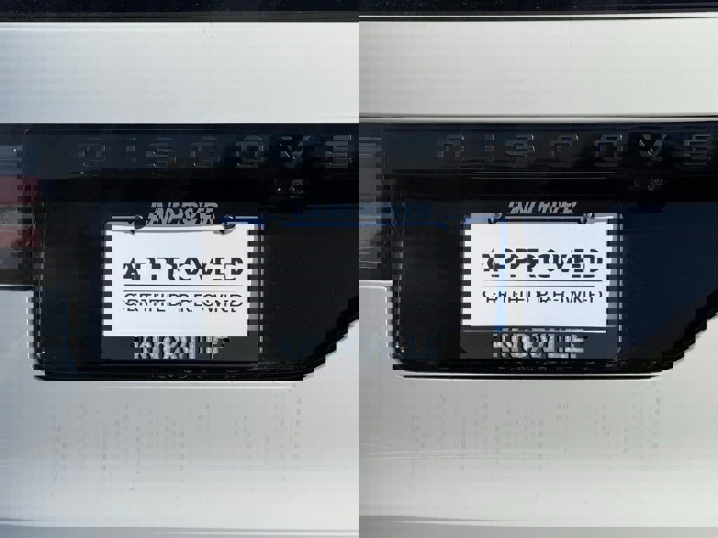 Certified 2025 Land Rover Discovery Dynamic SE image 40