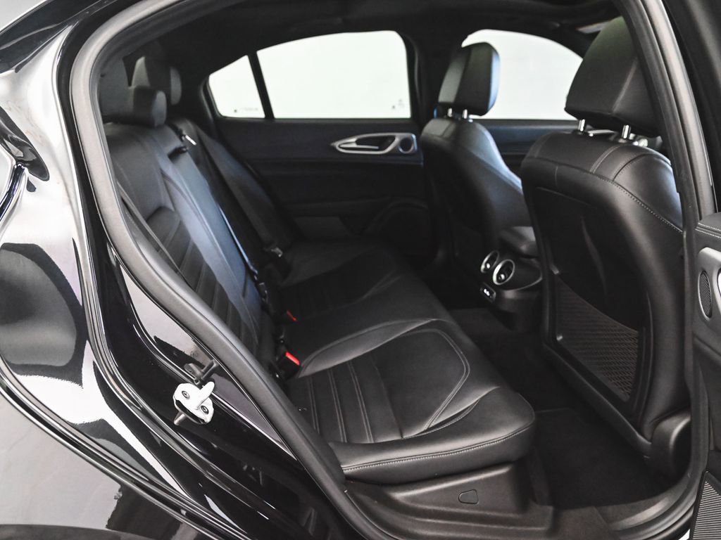 Used 2024 Alfa Romeo Giulia Veloce image 35