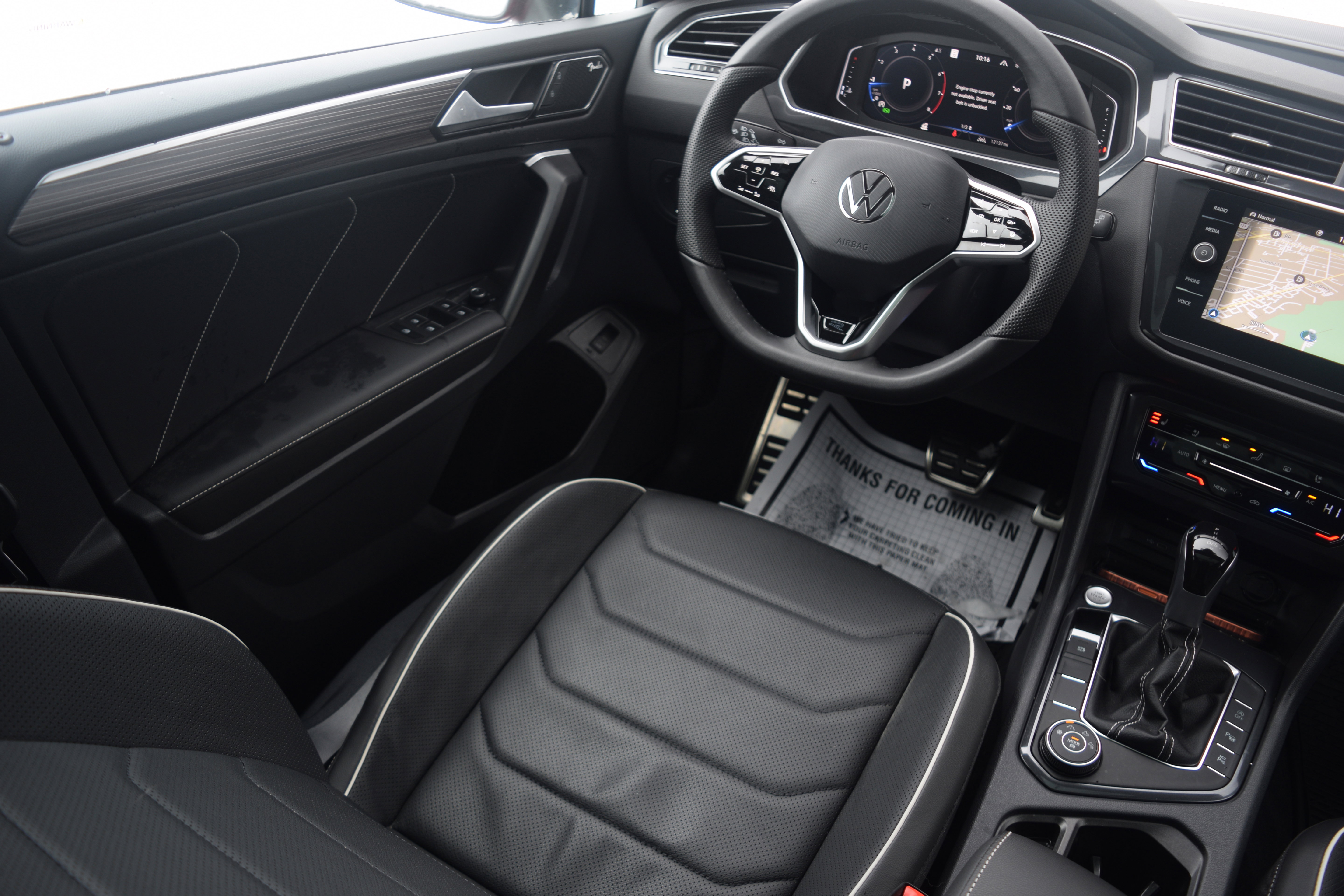 Used 2024 Volkswagen Tiguan SEL R-Line image 2