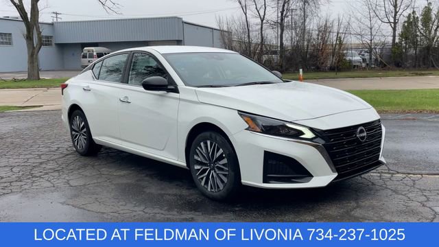 Used 2025 Nissan Altima 2.5 SV AWD/4WD image 2