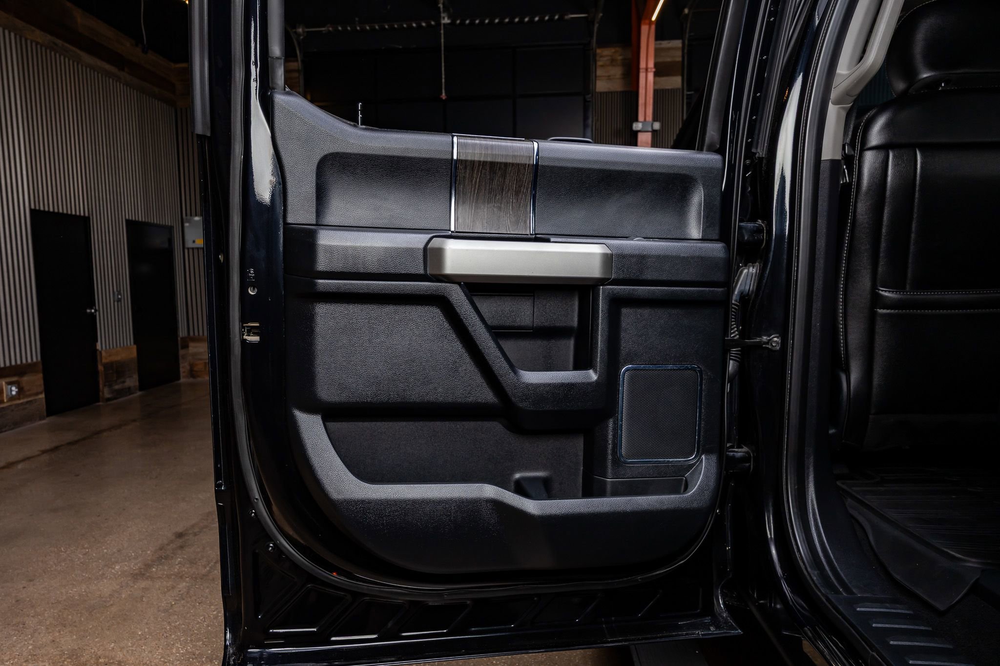 Used 2021 Ford F350 Lariat image 34