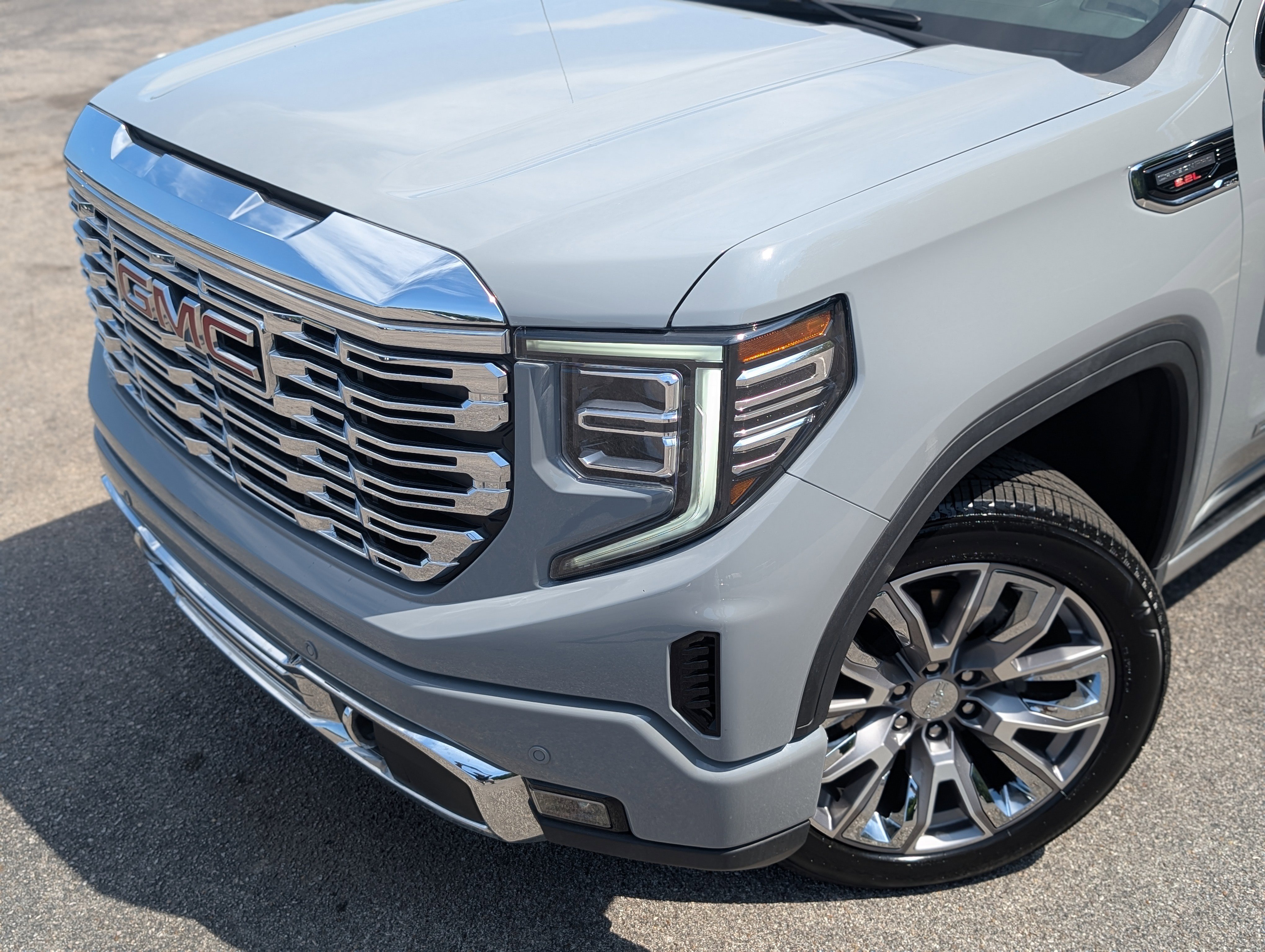 Used 2025 GMC Sierra 1500 Denali AWD/4WD image 13