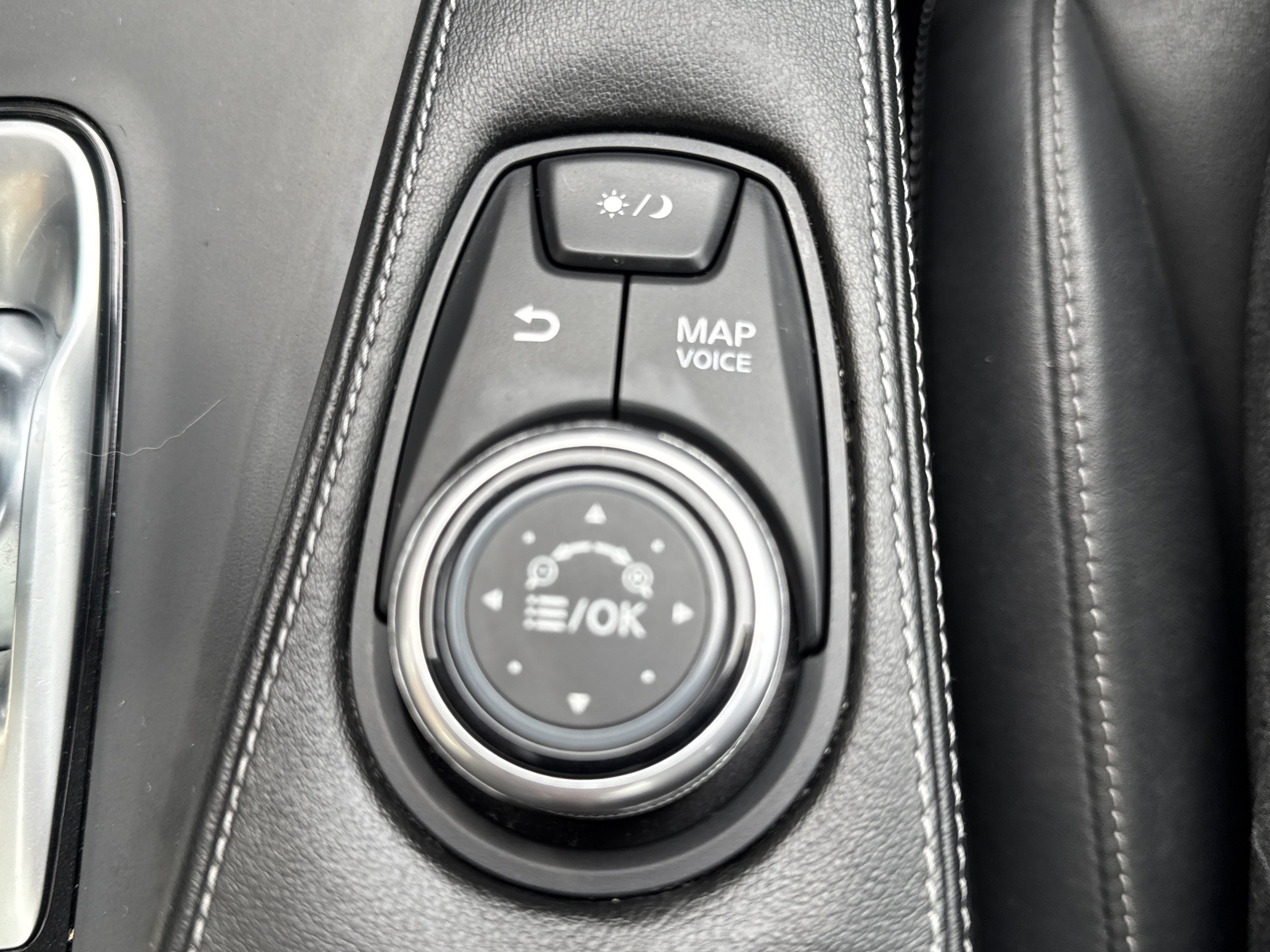 Used 2020 INFINITI QX50 Luxe w/ Navigation Package AWD/4WD image 14