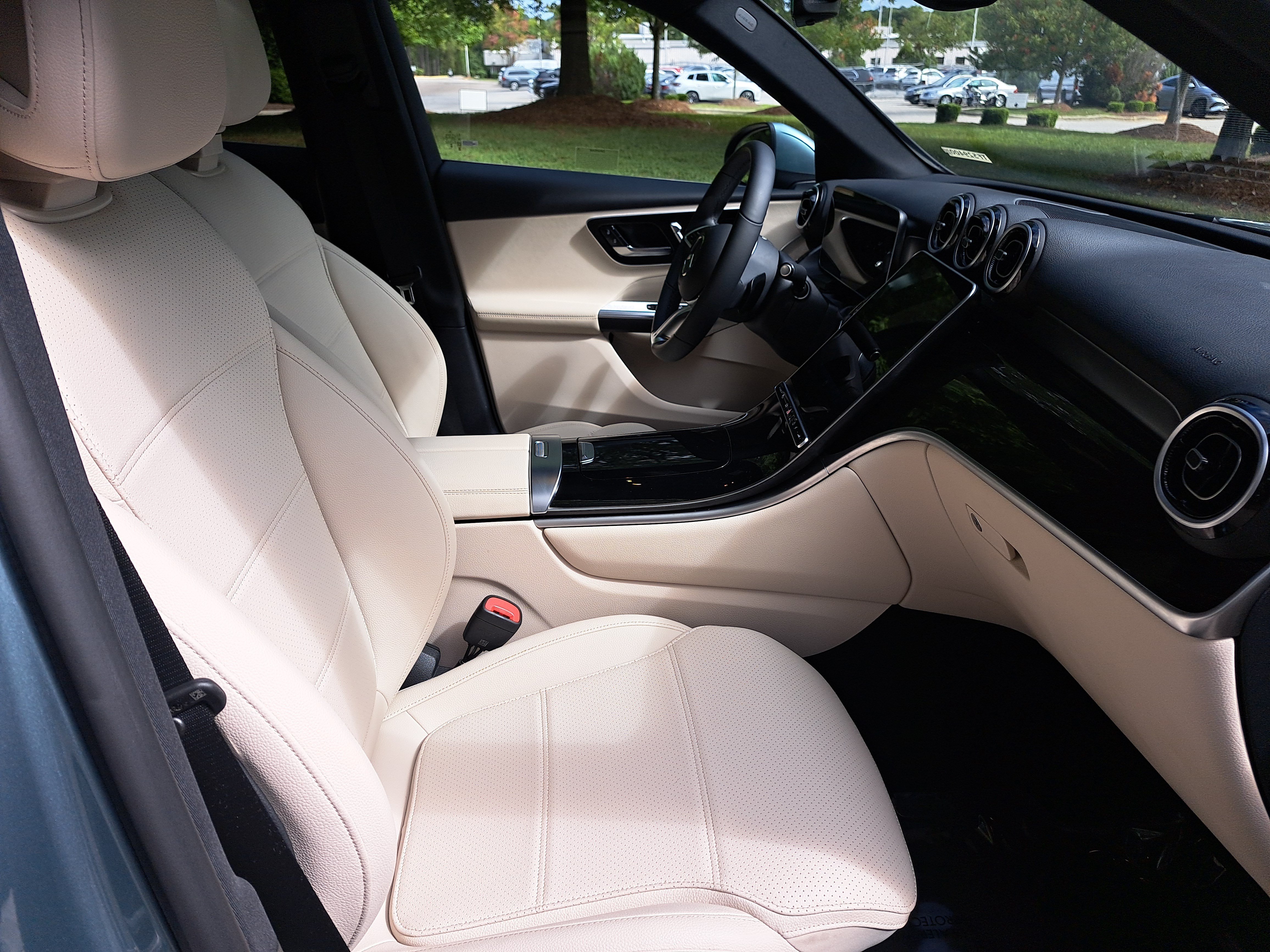 Used 2026 Mercedes-Benz GLC 300 image 11
