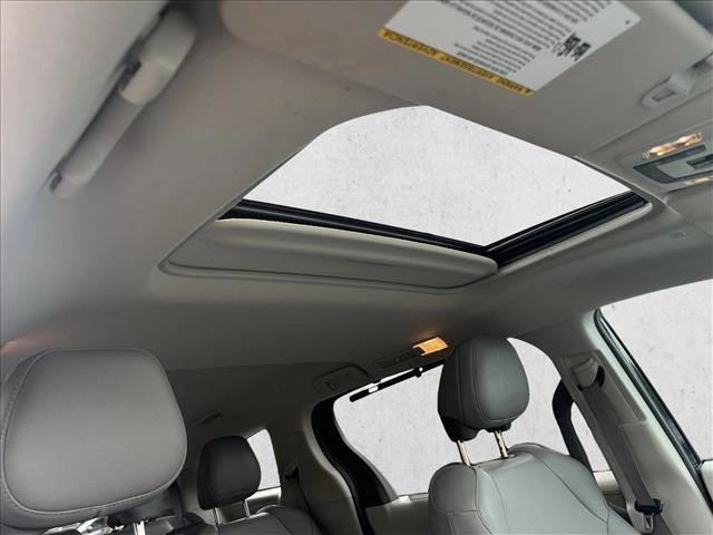 Used 2021 Toyota Sienna XLE FWD image 25