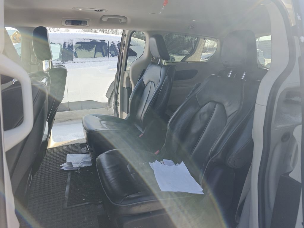 Used 2020 Chrysler Pacifica Limited image 12