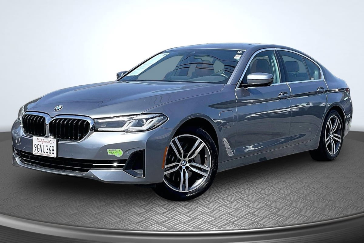 Used 2021 BMW 530e w/ Parking Assistance Package RWD image 12