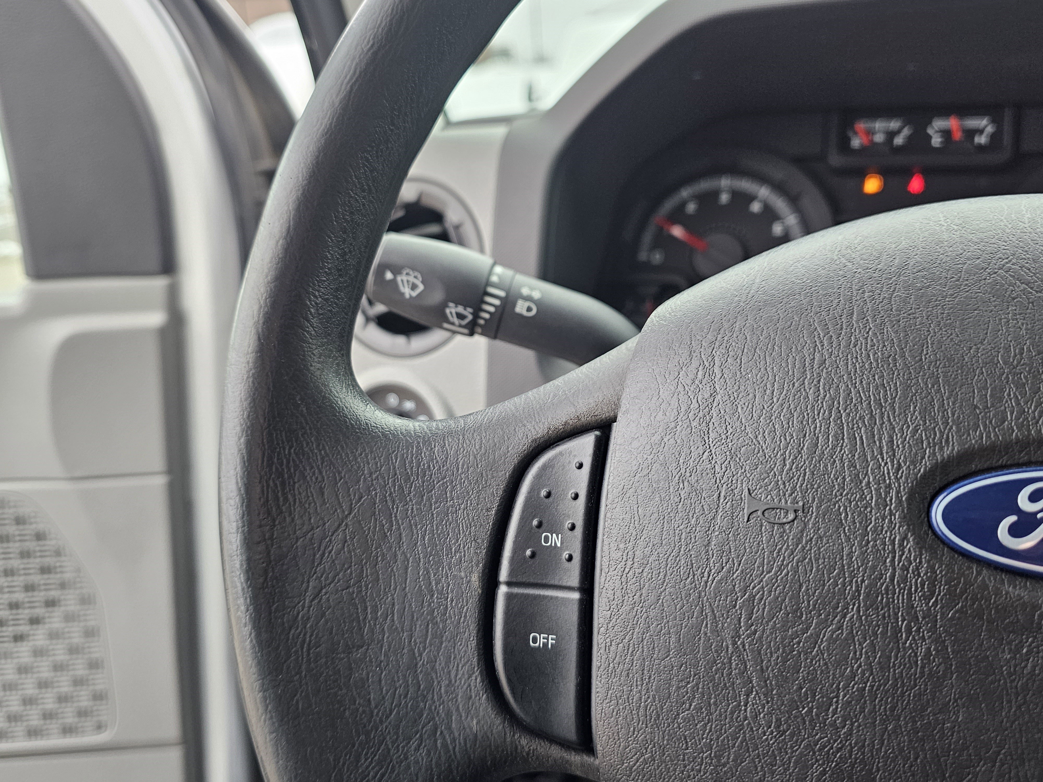 Used 2019 Ford E-350 and Econoline 350 Super Duty w/ Power Windows & Locks Group image 25