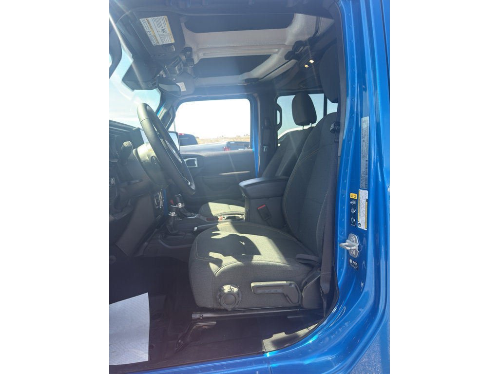 Certified 2024 Jeep Gladiator Sport AWD/4WD image 11