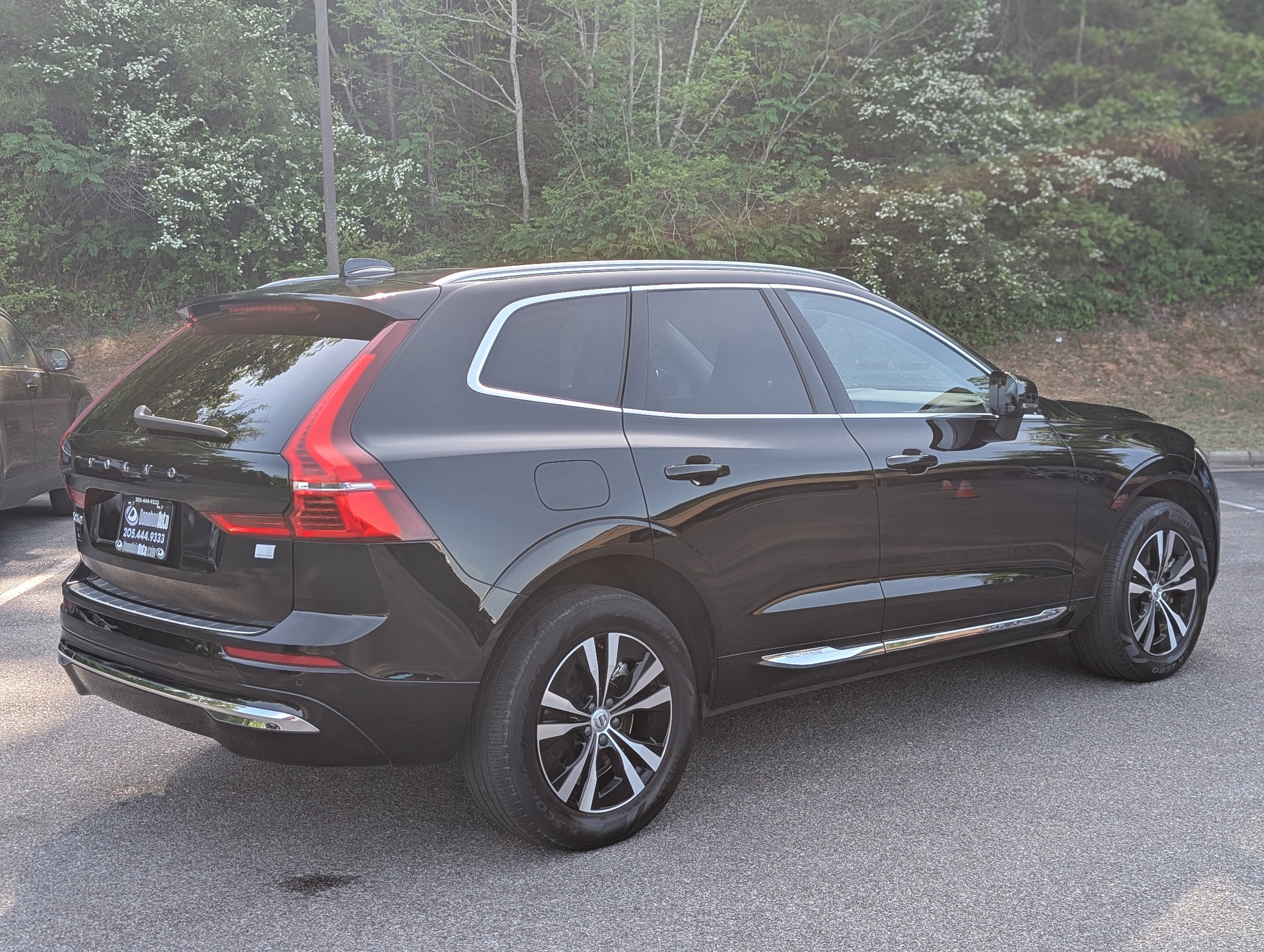 Used 2023 Volvo XC60 T8 Core image 9