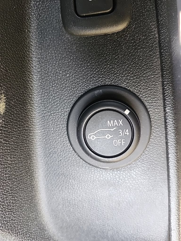 Used 2023 Chevrolet Equinox Premier AWD/4WD image 21