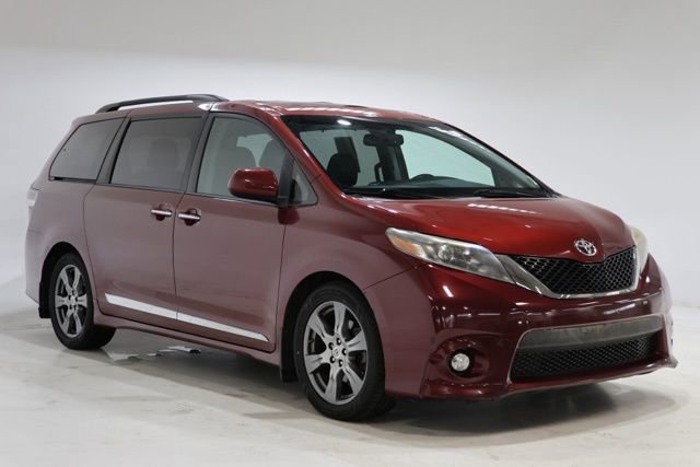 Used 2017 Toyota Sienna SE w/ SE Preferred Package FWD image 1