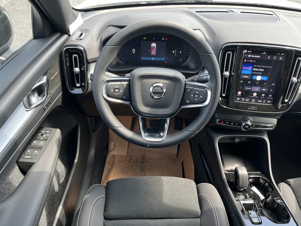 New 2026 Volvo XC40 B5 Ultra w/ Climate Package AWD/4WD image 14