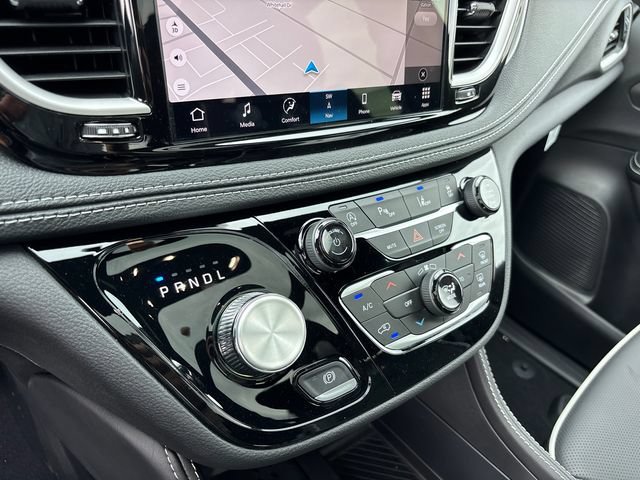 New 2027 Chrysler Pacifica Limited AWD/4WD image 26