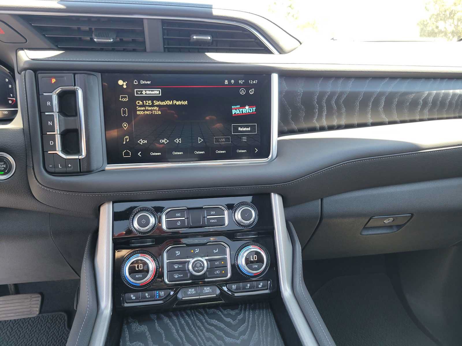 Used 2024 GMC Yukon XL Denali AWD/4WD image 32