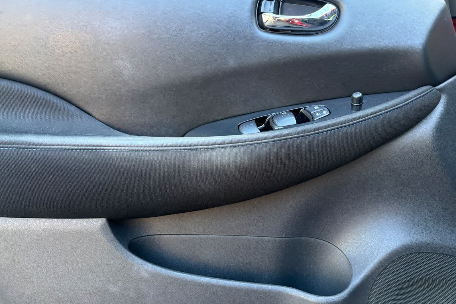 Used 2018 Nissan Leaf SV w/ SV Technology Package FWD image 14