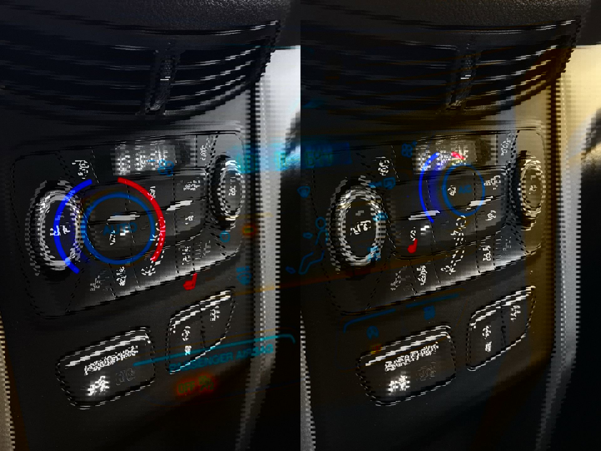 Used 2017 Ford Escape SE w/ Equipment Group 201A image 18