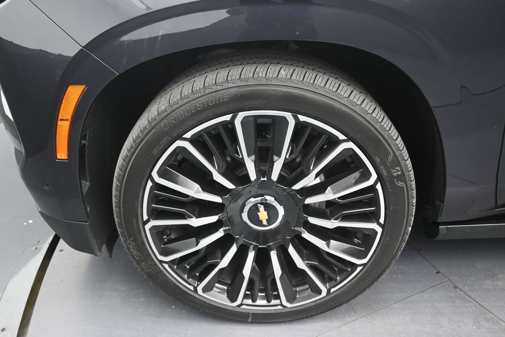 Certified 2026 Chevrolet Suburban High Country AWD/4WD image 9