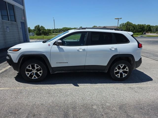 Used 2016 Jeep Cherokee Trailhawk w/ Comfort/Convenience Group AWD/4WD image 2