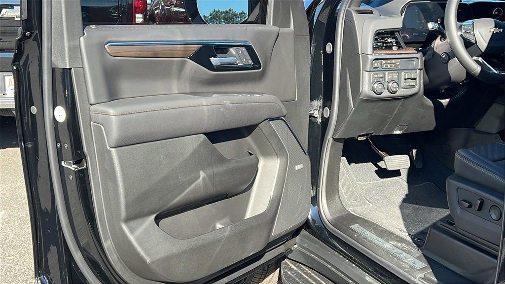 New 2026 Chevrolet Suburban High Country w/ Sun And Tow Package image 11