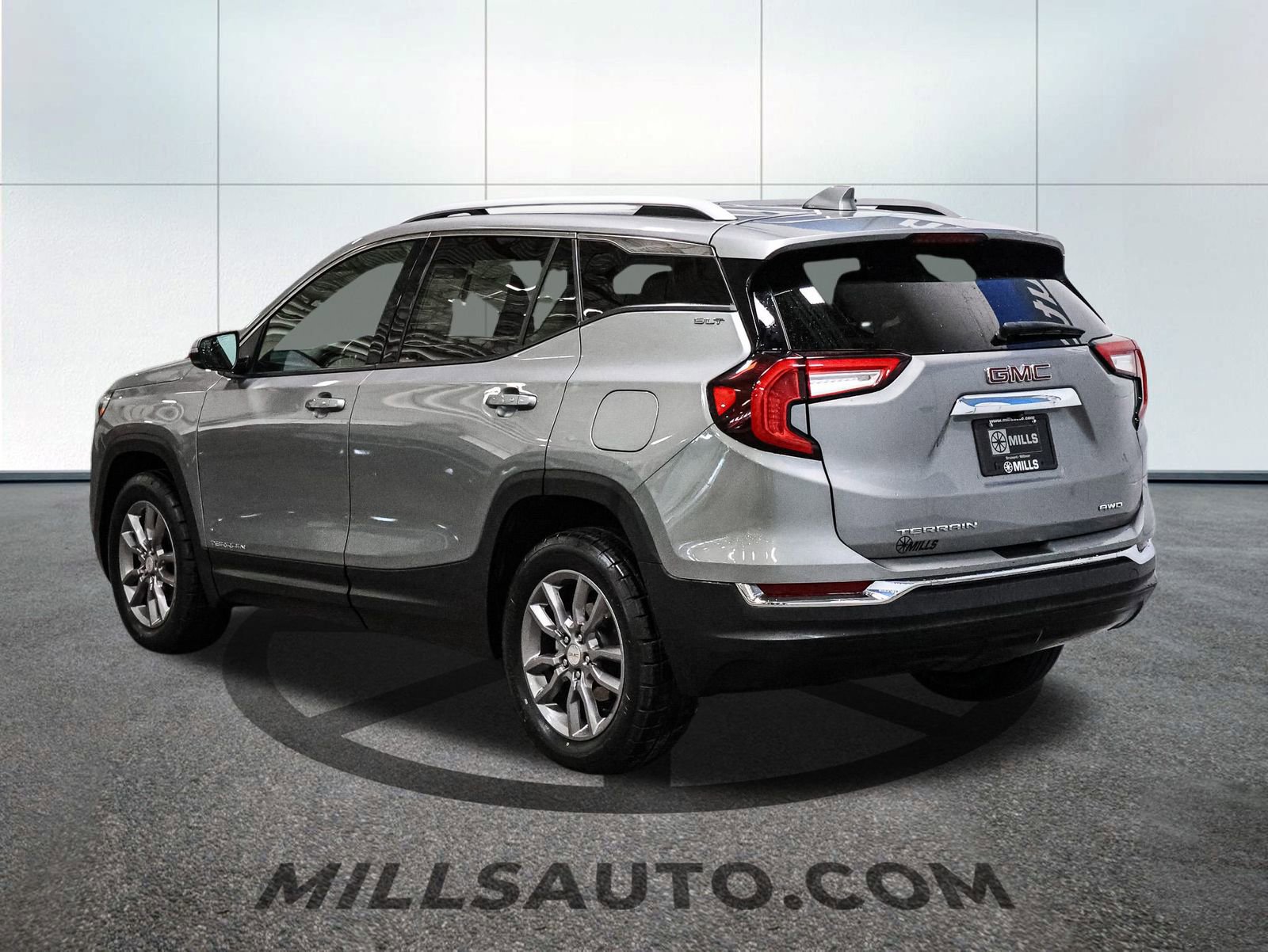 Used 2024 GMC Terrain SLT image 5