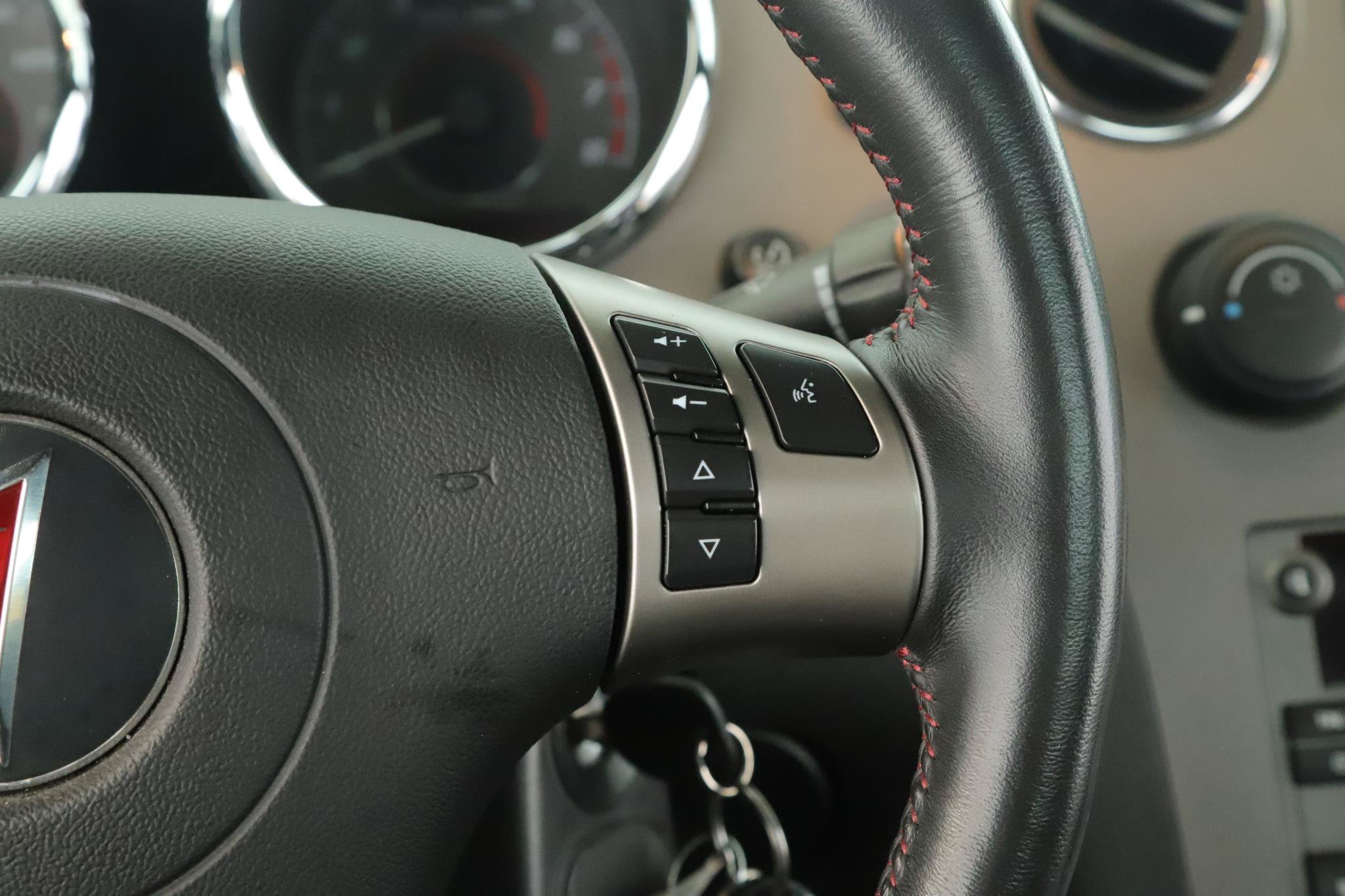 Used 2007 Pontiac Solstice GXP w/ Premium Package RWD image 6